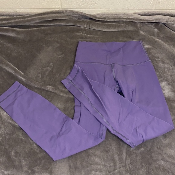 Lululemon leggings size 4 - Picture 3 of 4